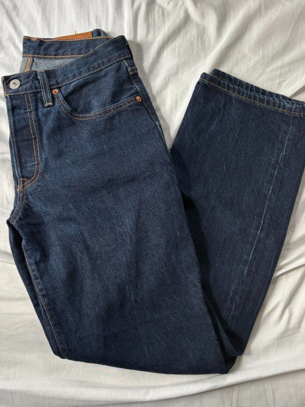 levi’s 501 90s in a dark wash